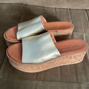 EUC Kurt Geiger Sandal Slide Gold Metallic Cork Size 37